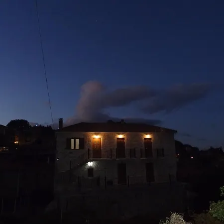 Paradosiako Spiti Koursarakou