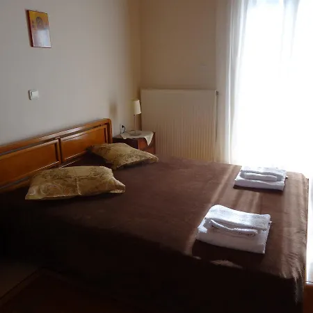 Paradosiako Spiti Koursarakou Valtessiniko