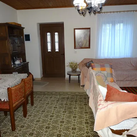 Paradosiako Spiti Koursarakou * Valtessiniko