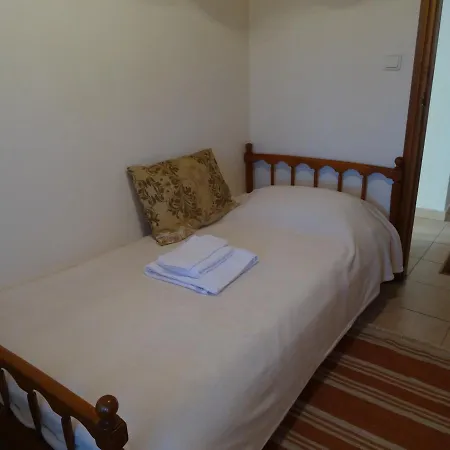 Paradosiako Spiti Koursarakou