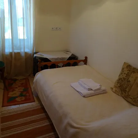 Paradosiako Spiti Koursarakou *