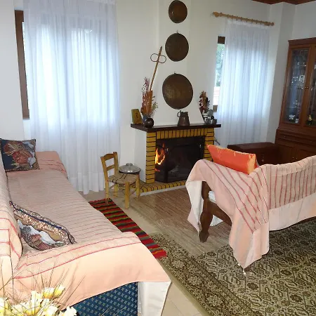 Paradosiako Spiti Koursarakou