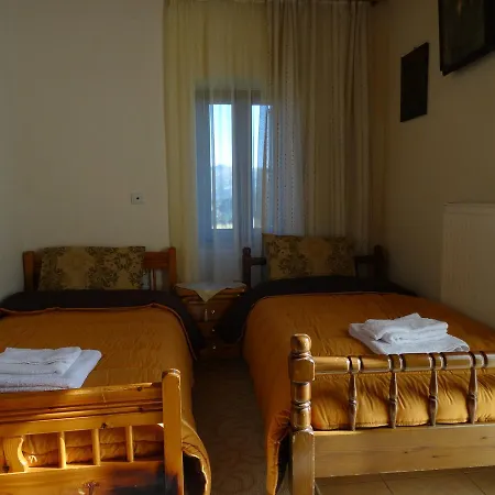 Paradosiako Spiti Koursarakou Valtessiniko